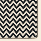 Kolter Decke mit Zickzack-Muster in Schwarz-Weiß.
